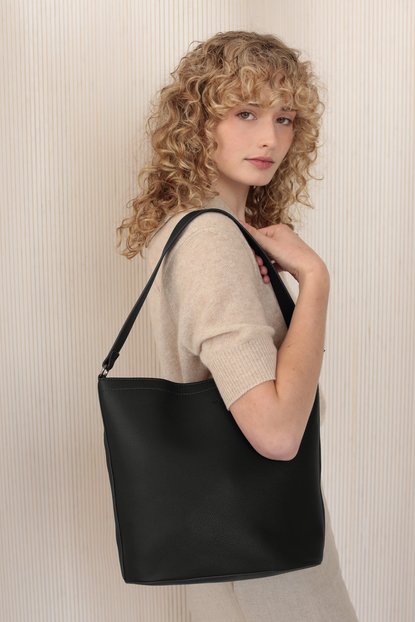 Mia Bucket Bag - Black Pebble