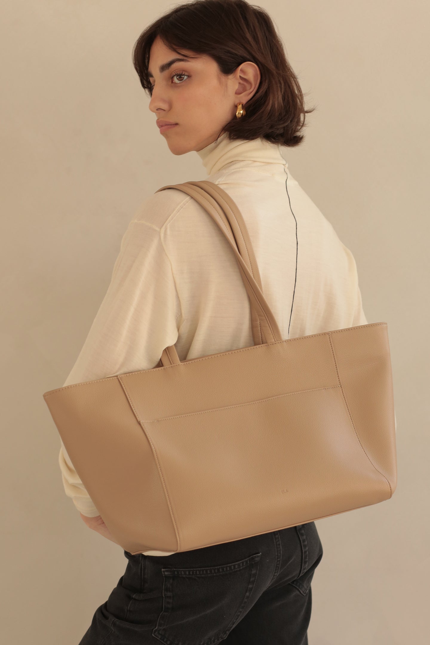 Medium Zipper Tote – Beige Pebble